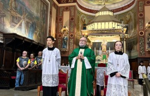 Santa Missa e Sessão de Autógrafos com Padre Luís Erlin na Paróquia São José do Ipiranga
