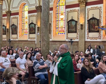 Santa Missa e Sessão de Autógrafos com Padre Luís Erlin na Paróquia São José do Ipiranga