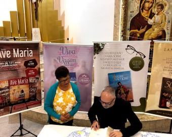 Comunidade São João Paulo II, e Paróquia N. S. do Paraíso, em Jacareí (SP) 