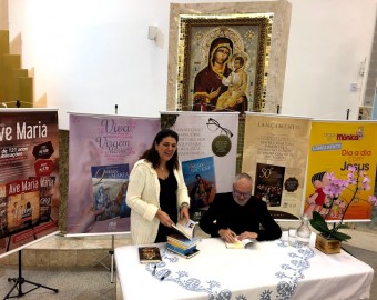 Comunidade São João Paulo II, e Paróquia N. S. do Paraíso, em Jacareí (SP) 