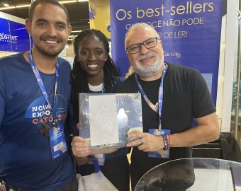 Sessão de autógrafos na ExpoCatólica 2023