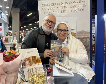 Sessão de autógrafos na ExpoCatólica 2023