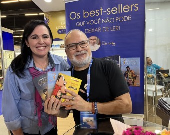 Sessão de autógrafos na ExpoCatólica 2023