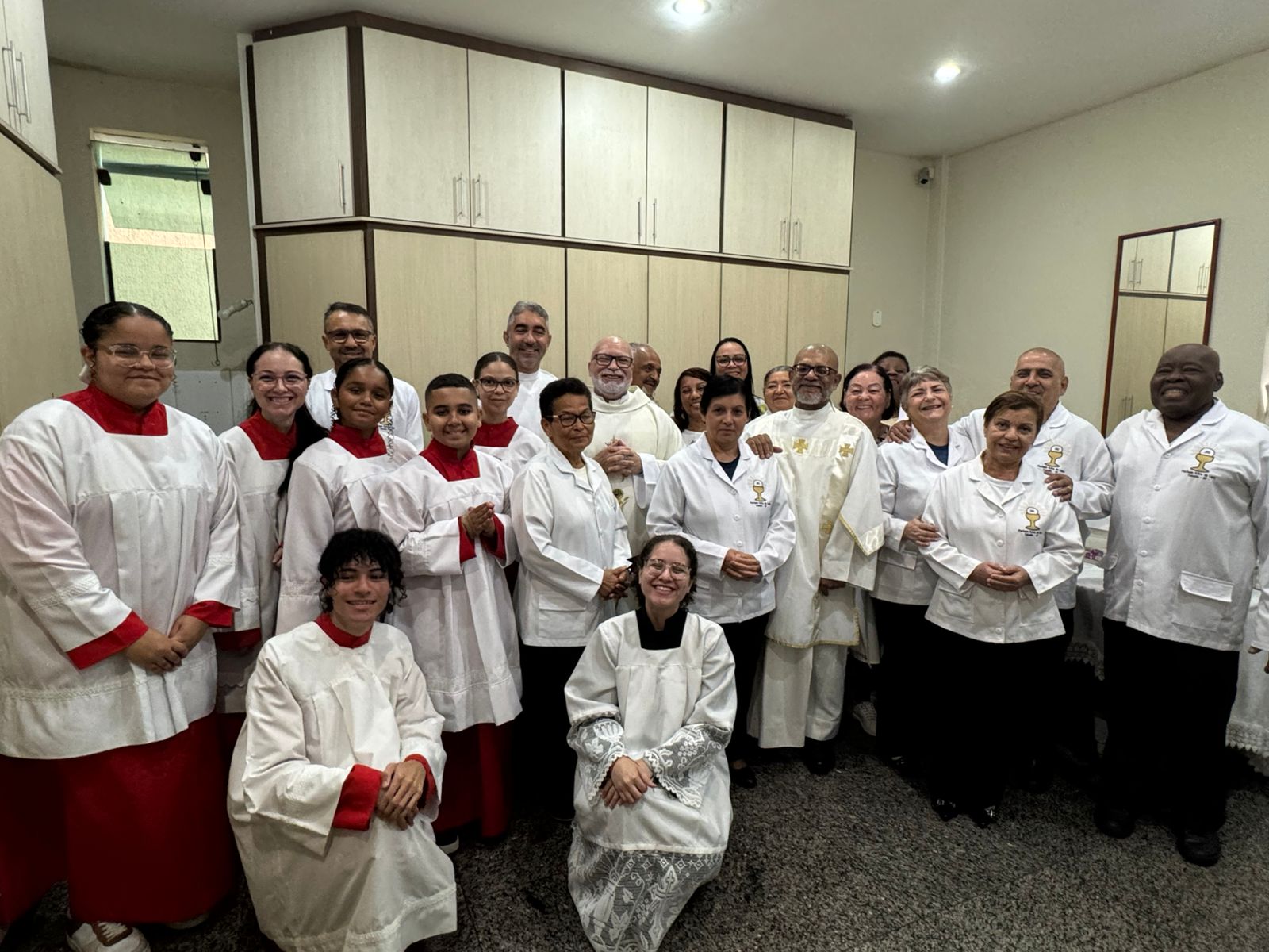 Santa Missa e Sessão de Autógrafos na Paróquia Nossa Senhora da Lapa- Cubatão- SP Santa Missa e Sessão de Autógrafos na Paróquia Nossa Senhora da Lapa- Cubatão- SP