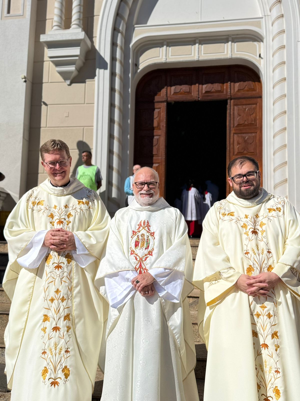 Missão em Avaré- SP Santa Missa e Sessão de autógrafos 