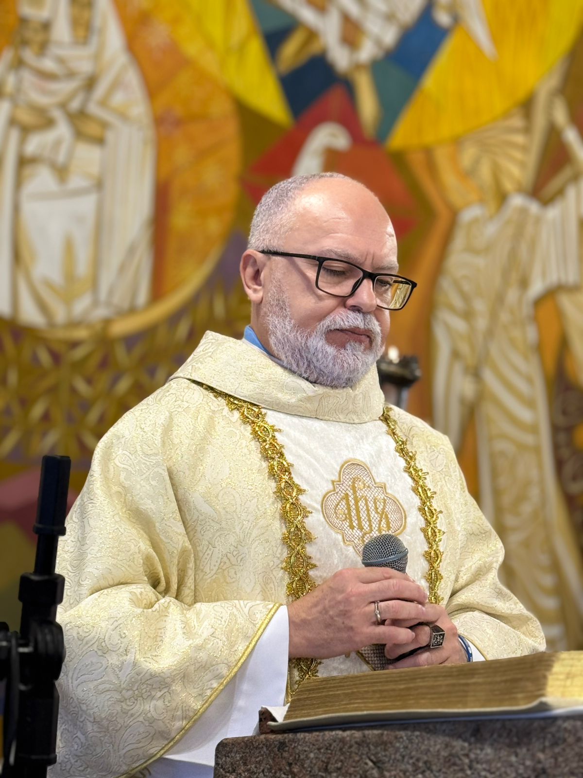 Santa Missa e Sessão de Autógrafos no Santuário Nossa Senhora dos Prazeres e Divina Misericórdia Itapecerica da Serra-SP